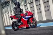 CBR600RR 2024 (photo 18)