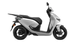 CUV e:, couleur Pearl Jubilee White