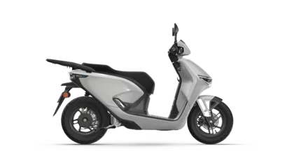 CUV e: Pearl Jubilee White